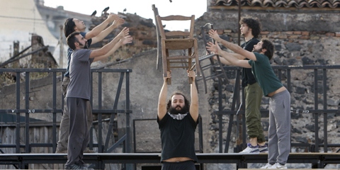 “Quei ragazzi di Regalpetra” apre la stagione estiva del Teatro Stabile di Catania