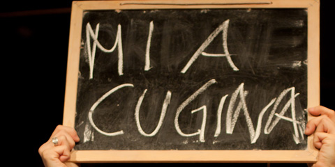 Morir di fama. L’esilarante monologo di Evelyn Famà