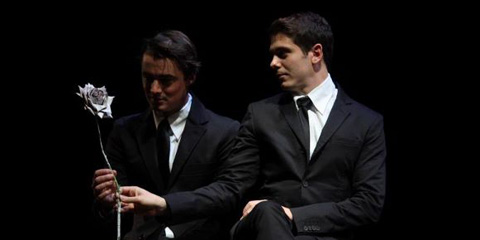 Perthus di Jean-Marie Besset. Umorismo disincantato, fragilità, adolescenza e grande teatro.